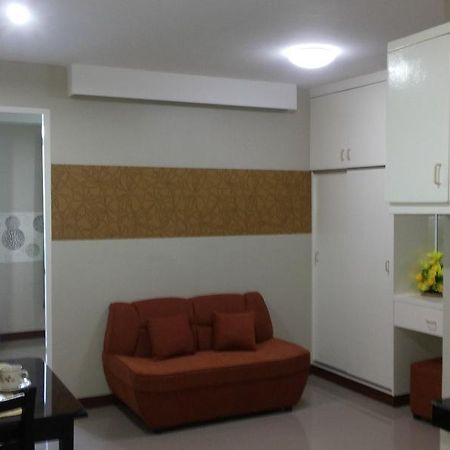 Big M Condotel Las Piñas Εξωτερικό φωτογραφία