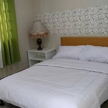 Big M Condotel Las Piñas Εξωτερικό φωτογραφία